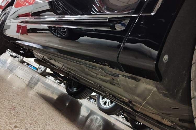 Used Buick Envision 2023 Encore S GS Four-Wheel Drive Sport Model Right Side Sill