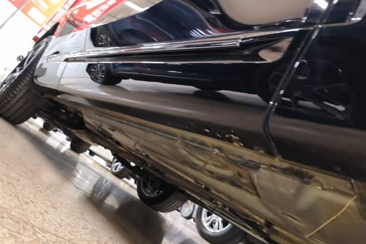 Used Buick Envision 2023 Encore S GS Four-Wheel Drive Sport Model Right Side Sill