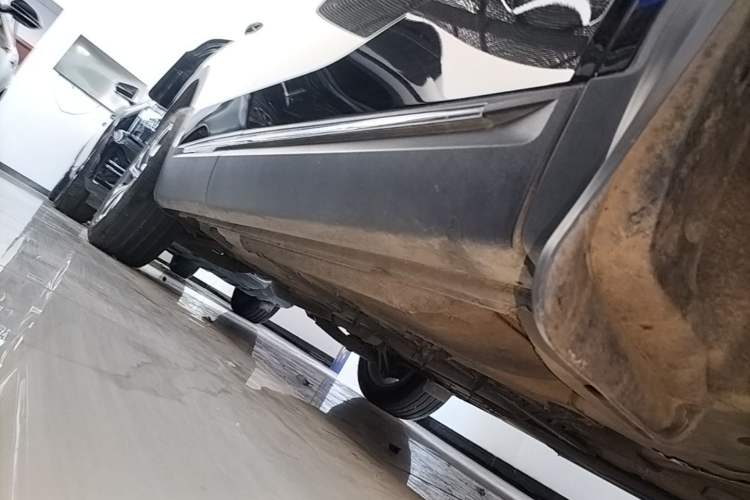Used Buick Envision 2023 Encore S 652T Two-Wheel-Drive Luxury Model Right Side Sill
