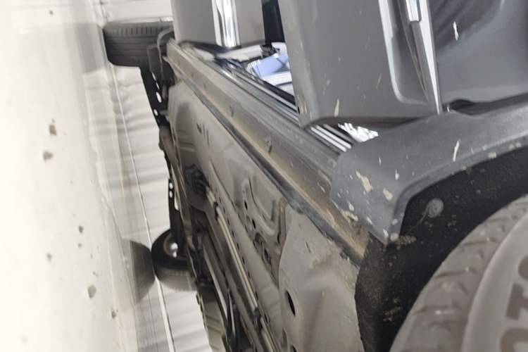 Used Buick Envision 2023 Encore Plus 652T Five-Seat Luxury Model Right Side Sill