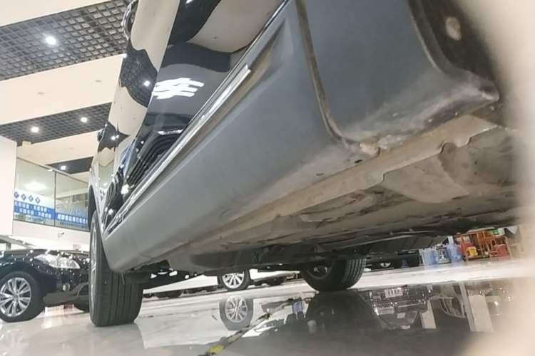 Used Buick Envision 2023 Encore Plus 652T Five-Seat Luxury Model Right Side Sill