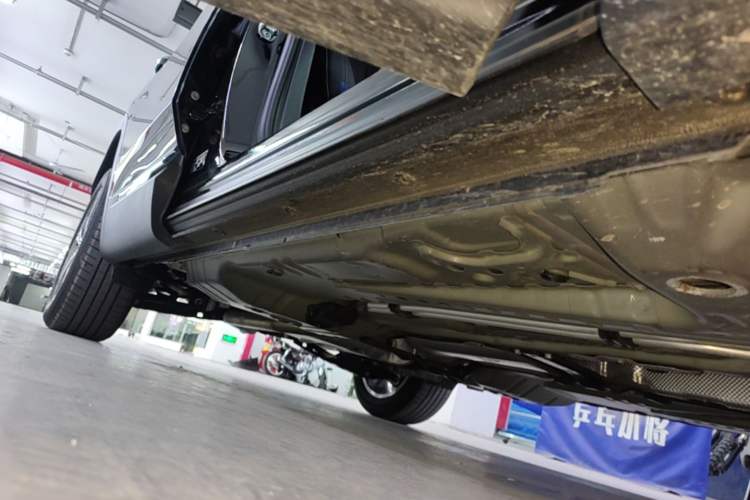 Used Buick Envision 2023 Encore Plus 652T Five-Seat Luxury Model Right Side Sill