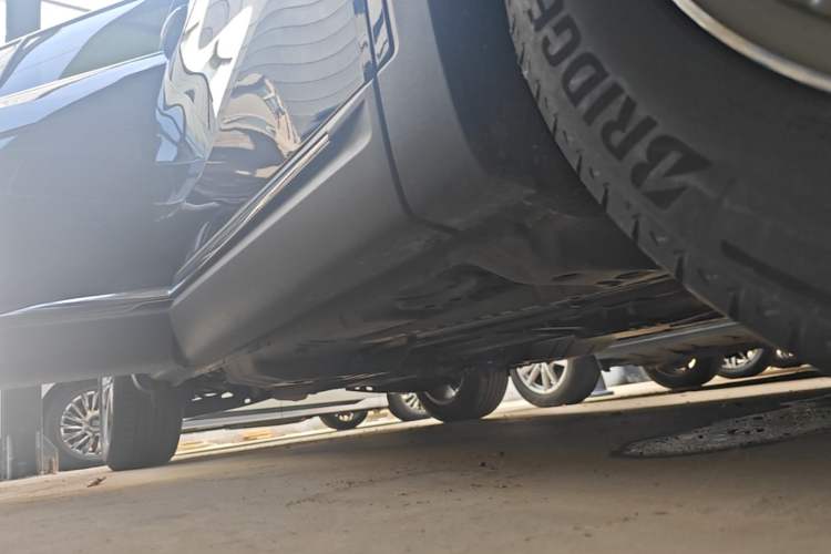 Used Buick Envision 2023 Encore Plus 652T Five-Seat Luxury Model Right Side Sill