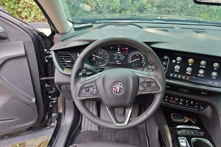 Used Buick Envision 2023 Encore Plus 652T Five-Seat Luxury Model Steering Wheel