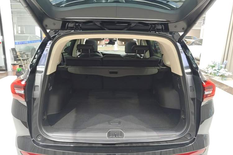 Used Buick Envision 2023 Encore Plus 652T Five-Seat All-Wheel-Drive Luxury Model Trunk