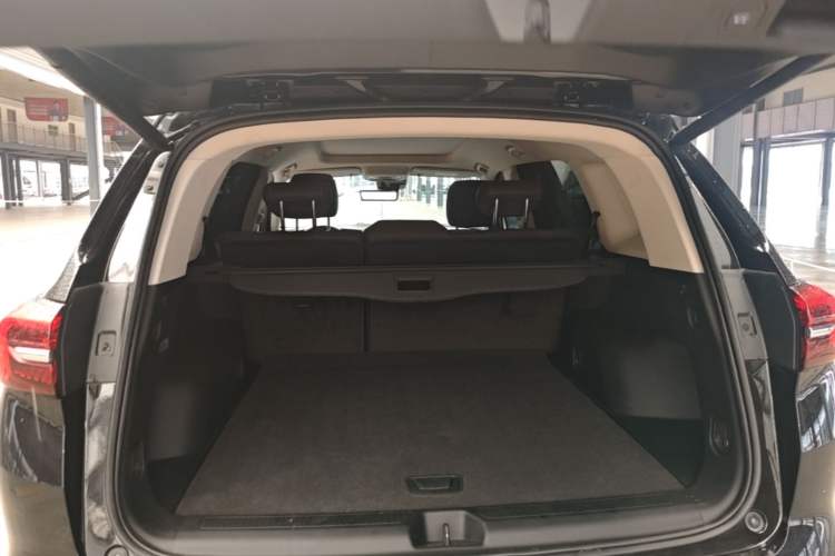 Used Buick Envision 2023 Encore Plus 652T Five-Seat All-Wheel-Drive Luxury Model Trunk