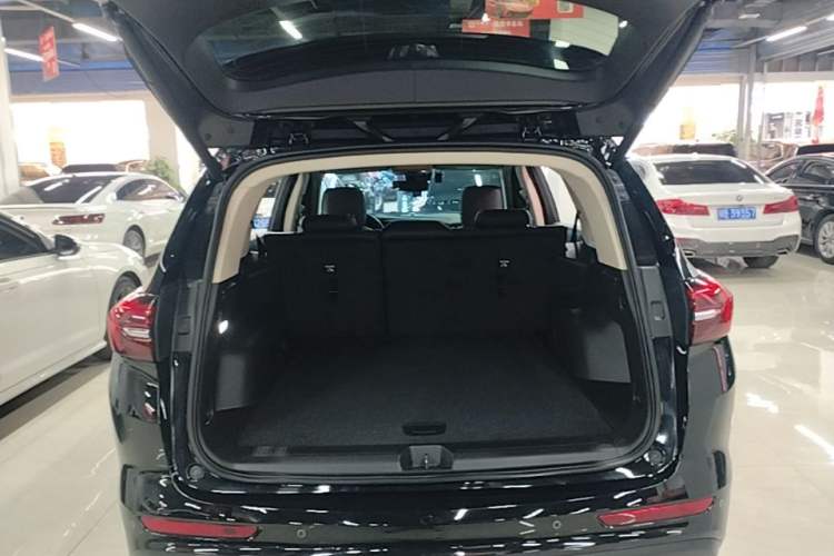 Used Buick Envision 2023 Encore Plus 652T Five-Seat Luxury Model Trunk