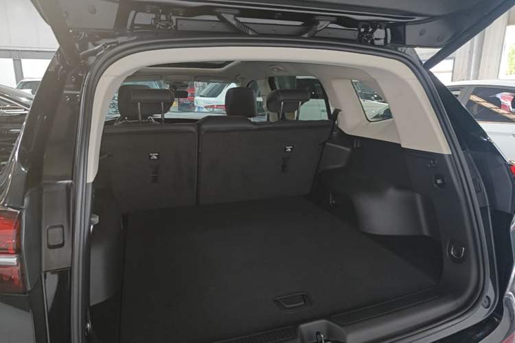 Used Buick Envision 2023 Encore Plus 652T Five-Seat Luxury Model Trunk