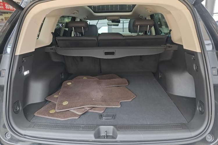 Used Buick Envision 2023 Encore Plus 652T Five-Seat Luxury Model Trunk