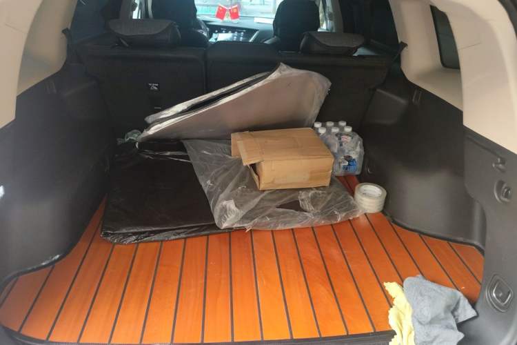 Used Buick Envision 2023 Encore Plus 652T Five-Seat All-Wheel-Drive Luxury Model Trunk
