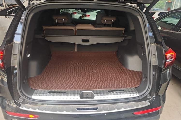 Used Buick Envision 2023 Encore Plus 652T Five-Seat Luxury Model Trunk