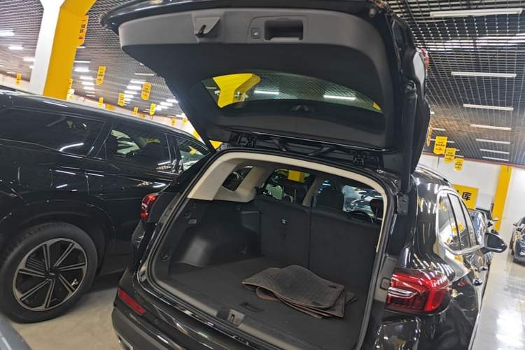 Used Buick Envision 2023 Encore Plus 652T Five-Seat Luxury Model Trunk