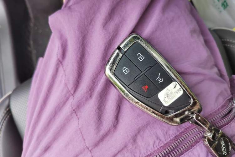 Used Buick Envision 2023 Encore S 652T Two-Wheel-Drive Luxury Model Vehicle Key