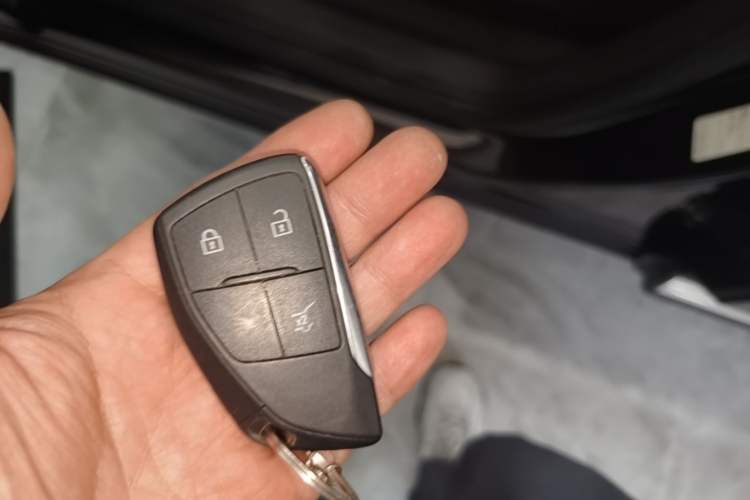 Used Buick Envision 2023 Encore S 552T Two-Wheel Drive Luxury Model Vehicle Key