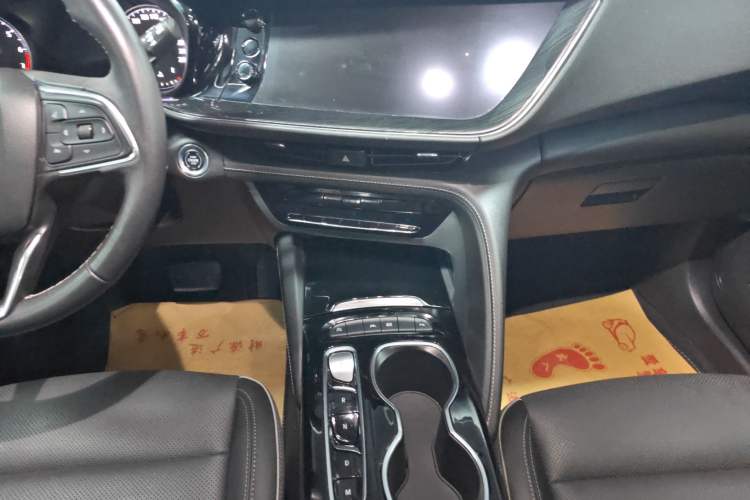 Used Buick Envision 2023 Encore Plus 652T Five-Seat Luxury Model Audio And AC Panel