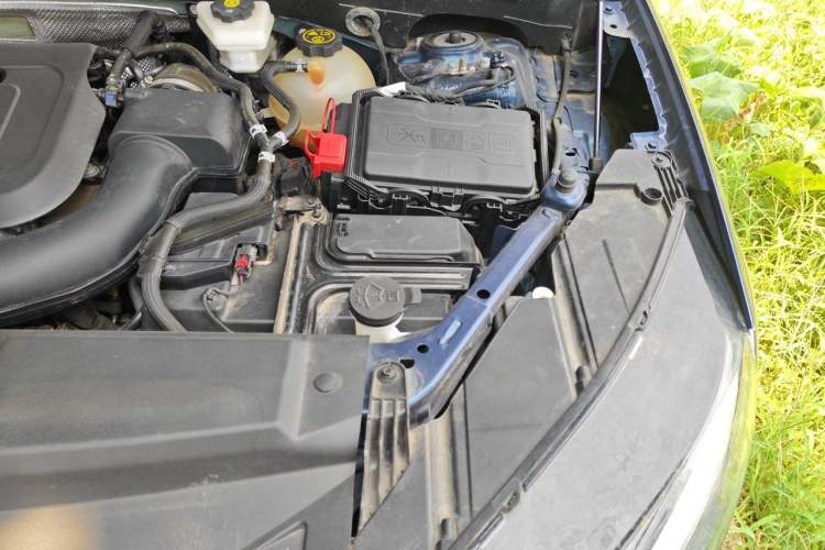 Used Buick Envision 2023 Encore Plus 652T Five-Seat Luxury Model Engine Bay Left