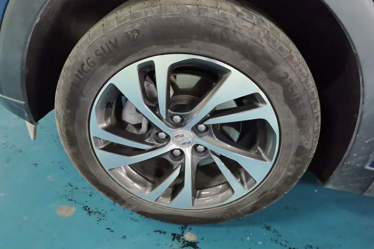 Used Buick Envision 2023 Encore S 652T Two-Wheel-Drive Luxury Model Exterior 4