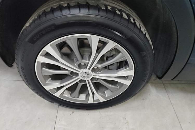 Used Buick Envision 2023 Encore Plus 652T Five-Seat Luxury Model Exterior 5