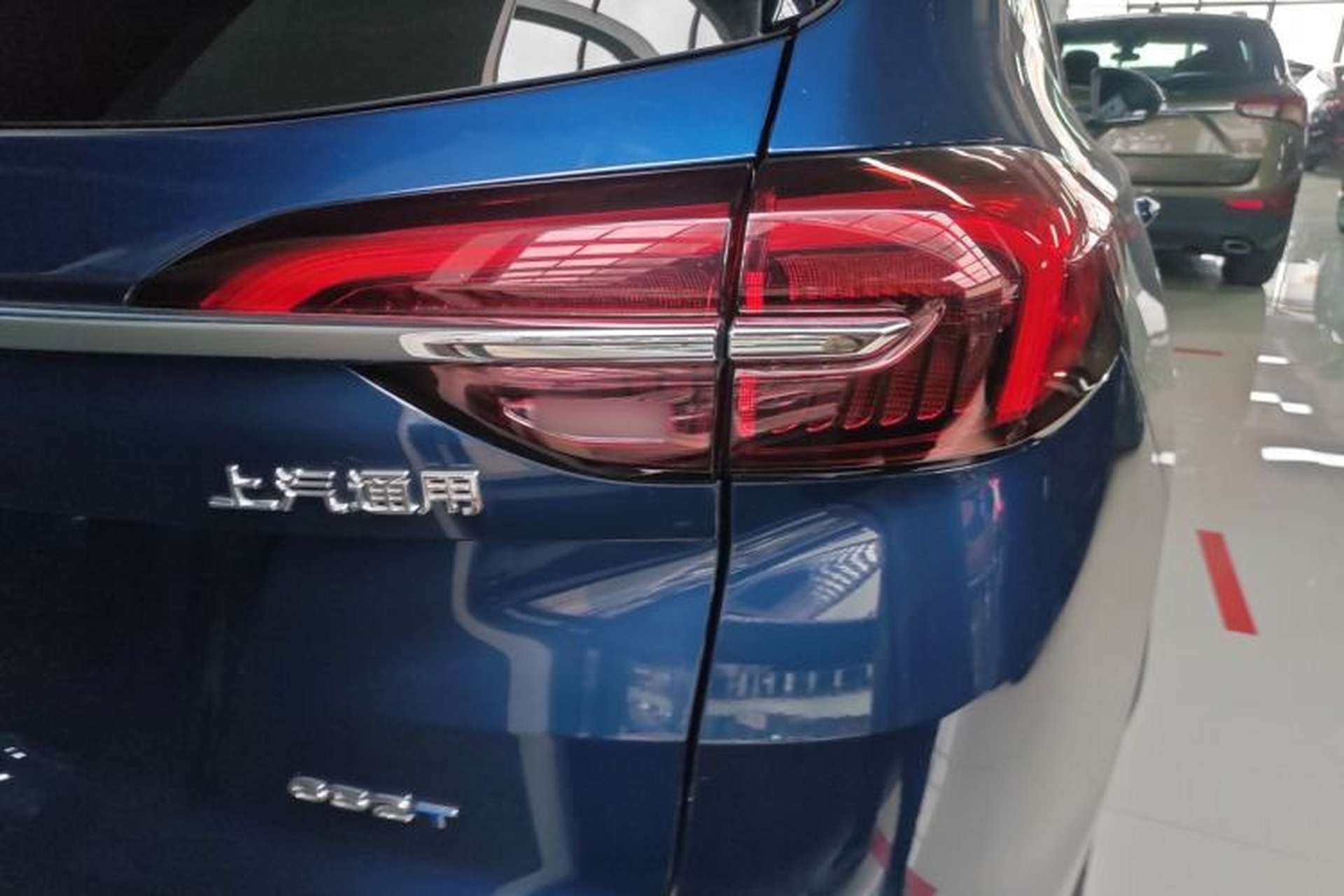 Used Buick Envision 2023 Encore Plus 652T Five-Seat Luxury Model Exterior 6