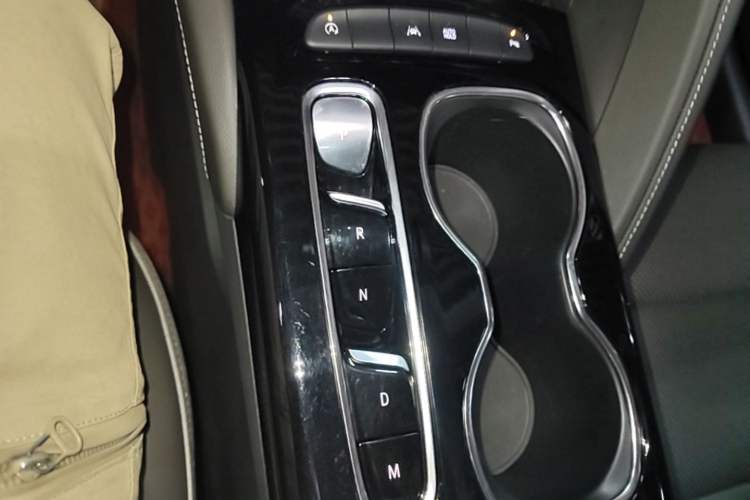 Used Buick Envision 2023 Encore Plus 652T Five-Seat Luxury Model Gear Lever