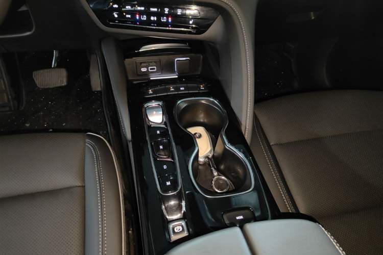 Used Buick Envision 2023 Encore Plus 652T Five-Seat Luxury Model Gear Lever