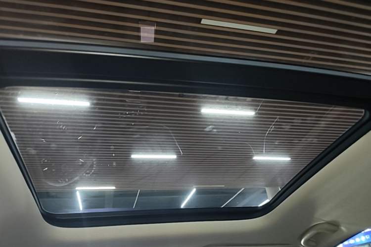 Used Buick Envision 2023 Encore Plus 652T Five-Seat Luxury Model Headliner
