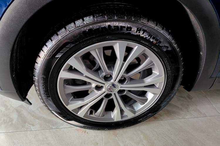 Used Buick Envision 2023 Encore Plus 652T Five-Seat Luxury Model Left Front Wheel Hub