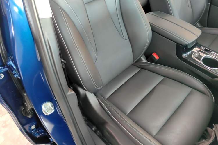 Used Buick Envision 2023 Encore Plus 652T Five-Seat Luxury Model Right Front Seat