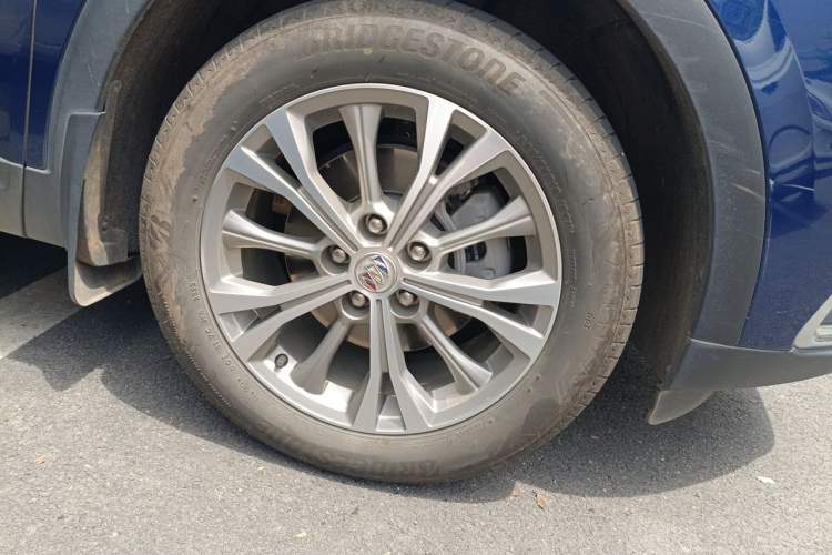 Used Buick Envision 2023 Encore Plus 652T Five-Seat Luxury Model Right Front Wheel Hub