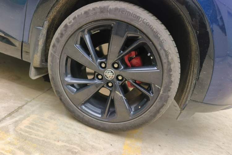 Used Buick Envision 2023 Encore S GS Four-Wheel Drive Sport Model Right Front Wheel Hub