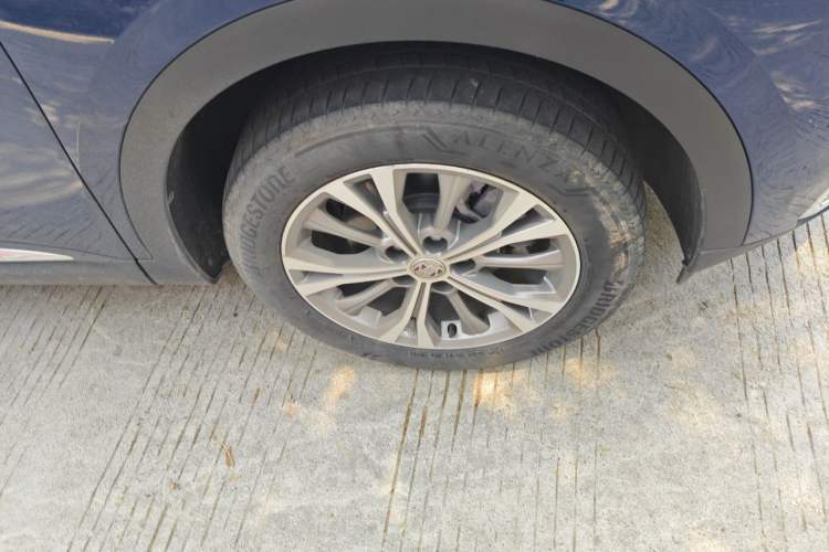 Used Buick Envision 2023 Encore Plus 652T Five-Seat Luxury Model Right Front Wheel Hub