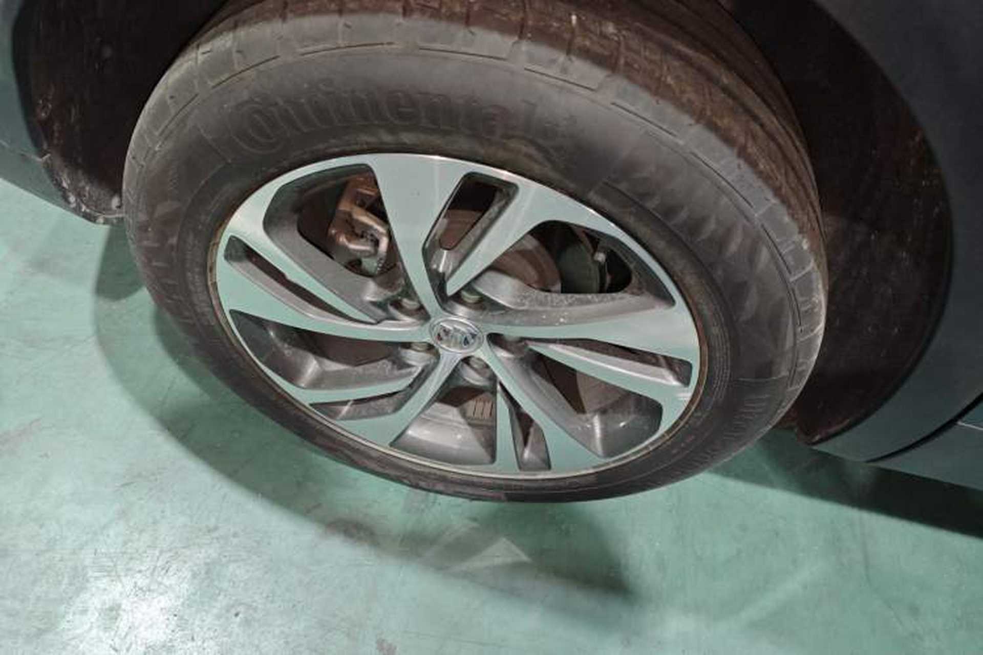 Used Buick Envision 2023 Encore S 552T Two-Wheel Drive Luxury Model Right Rear Wheel Hub