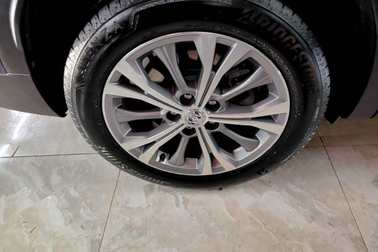 Used Buick Envision 2023 Encore Plus 652T Five-Seat Luxury Model Right Rear Wheel Hub