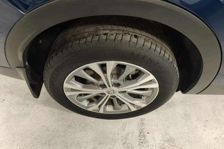 Used Buick Envision 2023 Encore Plus 652T Five-Seat Luxury Model Right Rear Wheel Hub