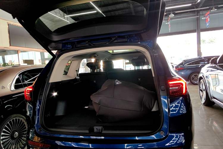 Used Buick Envision 2023 Encore Plus 652T Five-Seat Luxury Model Trunk