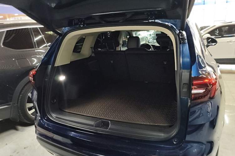 Used Buick Envision 2023 Encore Plus 652T Five-Seat Luxury Model Trunk