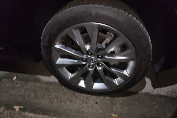 Used Buick Envision 2023 Encore Plus Avenir Aivia 5-Seater Edition Right Front Wheel Hub