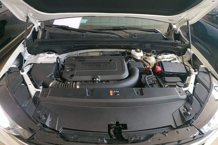 Used Buick Envision 2023 Encore Plus 652T Five-Seat Luxury Model Engine Bay
