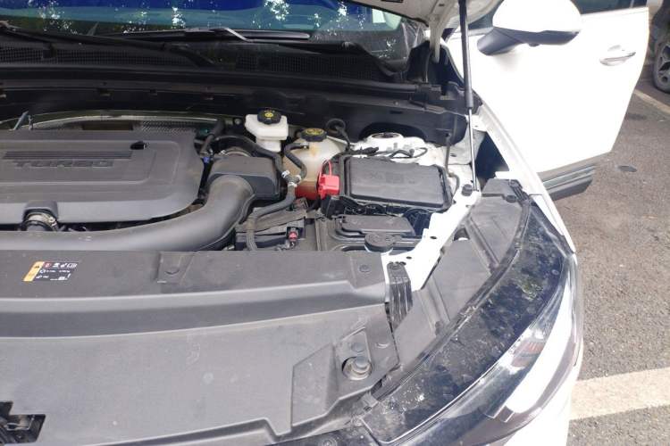 Used Buick Envision 2023 Encore Plus 652T Five-Seat Luxury Model Engine Bay Left