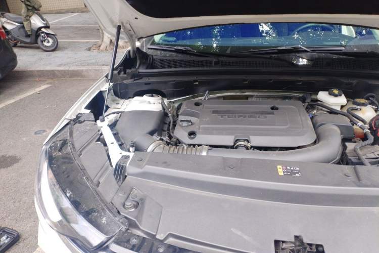 Used Buick Envision 2023 Encore Plus 652T Five-Seat Luxury Model Engine Bay Right