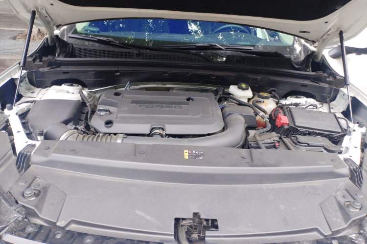 Used Buick Envision 2023 Encore Plus 652T Five-Seat Luxury Model Engine Bay