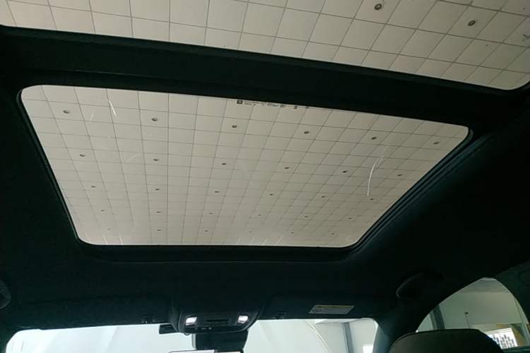 Used Buick Envision 2023 Encore Plus 652T Five-Seat Luxury Model Headliner