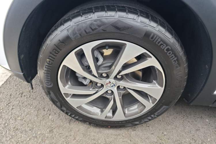 Used Buick Envision 2023 Encore S 652T Two-Wheel-Drive Luxury Model Left Front Wheel Hub