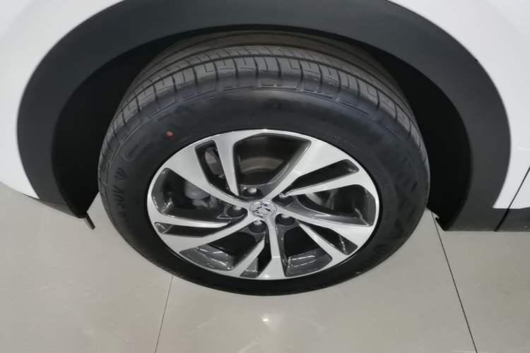 Used Buick Envision 2023 Encore S 652T Two-Wheel-Drive Luxury Model Left Front Wheel Hub