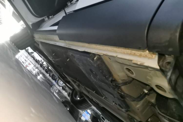 Used Buick Envision 2023 Encore S 652T Two-Wheel-Drive Luxury Model Left Side Sill