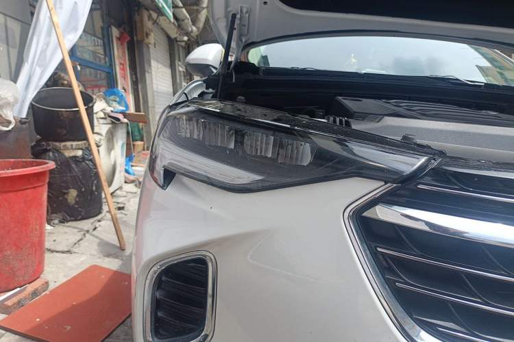 Used Buick Envision 2023 Encore S 552T Two-Wheel Drive Luxury Model Right Front Headlight