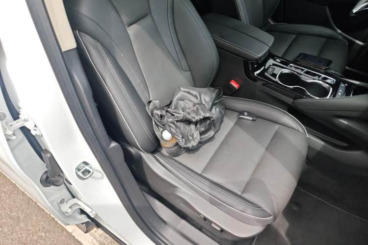 Used Buick Envision 2023 Encore S 652T Two-Wheel-Drive Luxury Model Right Front Seat