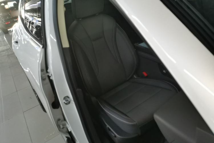Used Buick Envision 2023 Encore S 652T Two-Wheel-Drive Luxury Model Right Front Seat