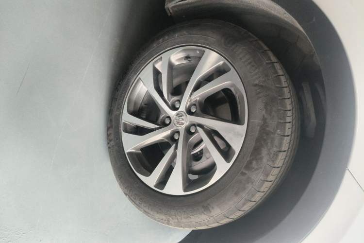 Used Buick Envision 2023 Encore S 552T Two-Wheel Drive Luxury Model Right Front Wheel Hub