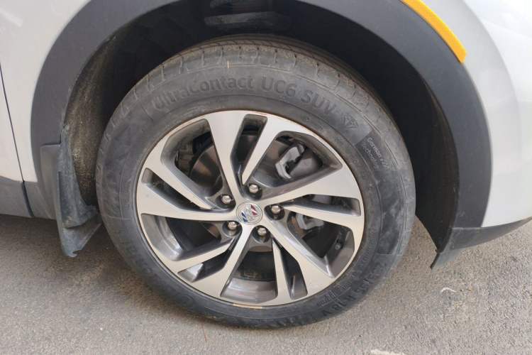 Used Buick Envision 2023 Encore S 552T Two-Wheel Drive Luxury Model Right Front Wheel Hub
